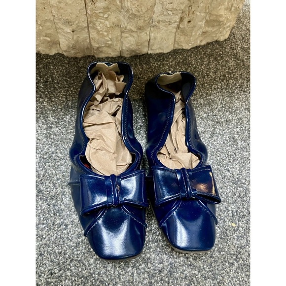Vintage 60s Bertlyn NY  Foldable Flats M 7 7.5 Navy Blue Patent Leather Shoes - Picture 1 of 4